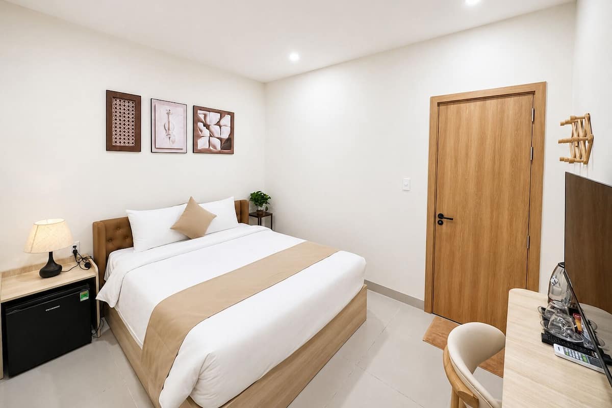 Basic Double Room | Minibar, free WiFi, bed sheets