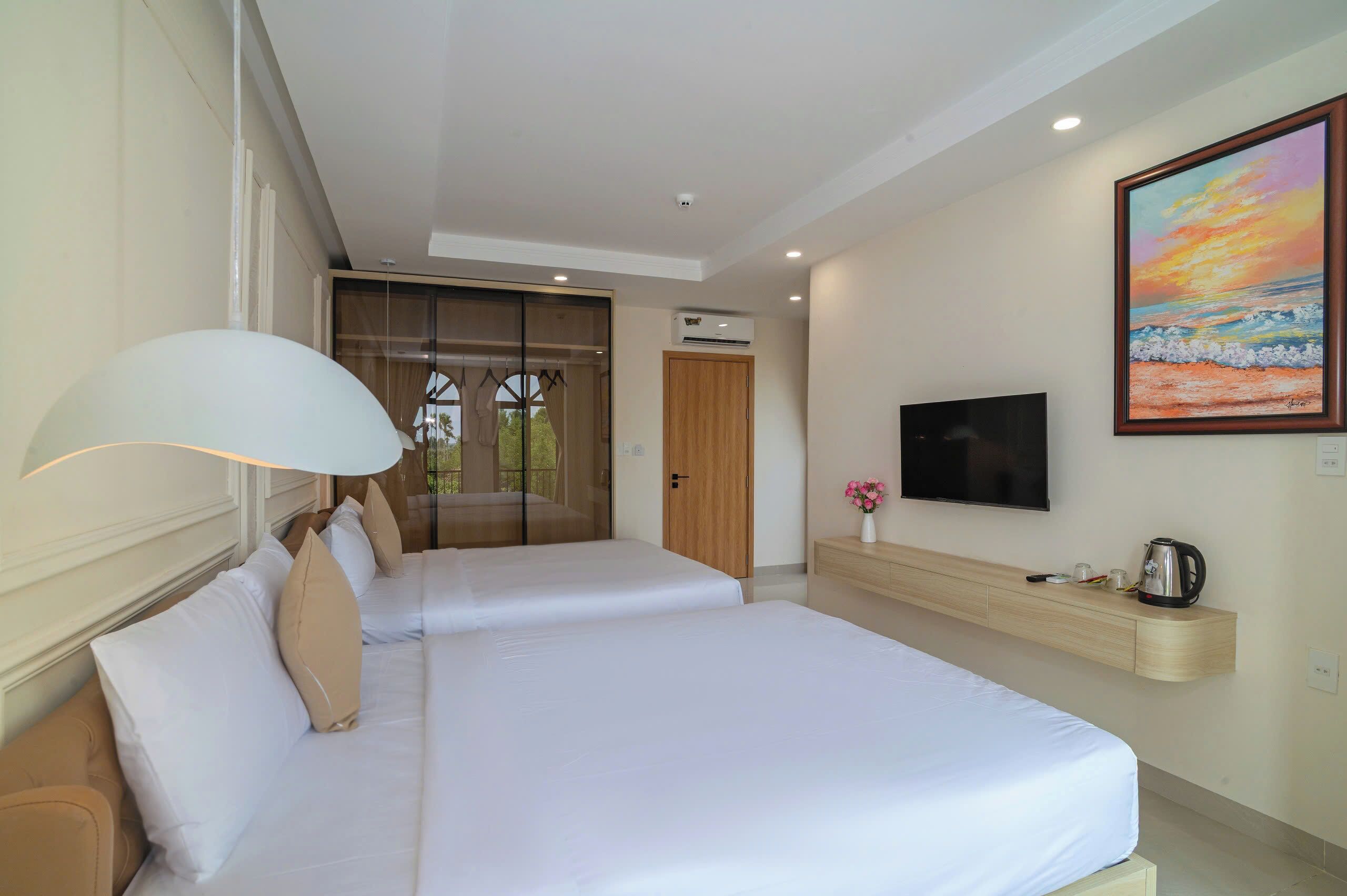 Deluxe Quadruple Room, Balcony | Minibar, desk, free WiFi, bed sheets