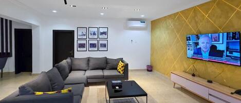 Căn hộ Economy, ban công, quang cảnh thành phố | Khu phòng khách