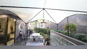 Outdoor dining - A103-  1 Bedroom Serviced Apartment with Whirlpool at Ao Nang Beach (Tambon Ao Nang)