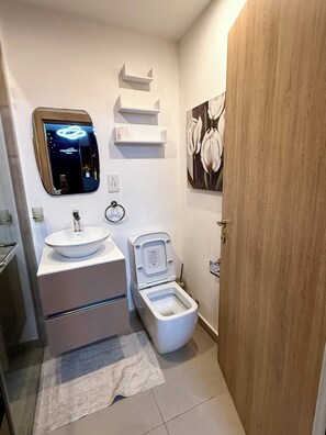 Hair dryer, towels, soap, toilet paper - Paradise stay at Nova Accra (Accra)
