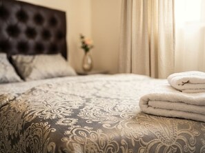 2 bedrooms, iron/ironing board, WiFi, bed sheets - Vo Homes, Modern Kisasi, Kulambiro kyanja Retreat  Quiet, Secure, WiFi Near City (KAMPALA)