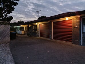 Exterior - The Williamson: Spacious 2-wing Retreat in Cambridge (Cambridge)