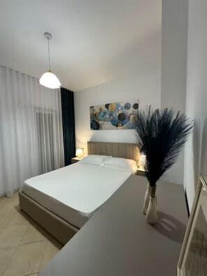 1 bedroom, iron/ironing board, WiFi, bed sheets - Tranquil 1-bedroom apartment with AC in vibrant Durrës (Durrës)