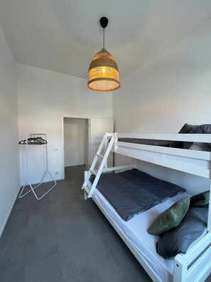 2 slaapkamers, een bureau, reisbedje, gratis wifi