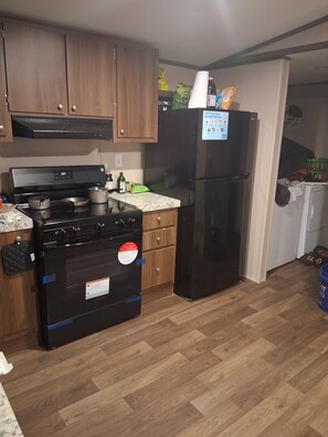 Private kitchen - 3-bedroom mobile home in charming Mount Pleasant with AC. (Mount Pleasant)