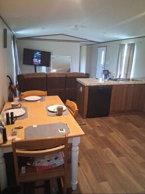 Dining - 3-bedroom mobile home in charming Mount Pleasant with AC. (Mount Pleasant)