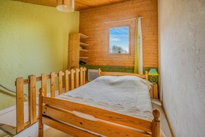 5 chambres, fer et planche à repasser, Wi-Fi, draps fournis