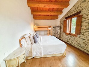 2 bedrooms, free WiFi, bed sheets - 🏡 HOUSE IN MONTSENY NATURAL PARK 🌿 (Fogars de Montclús)