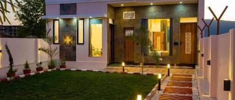 Deluxe Villa, Garden View | Terrace/patio