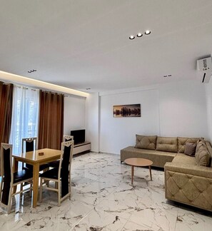 Room - Bazi Hotel  (Sarande)