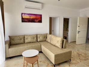 Room - Bazi Hotel  (Sarande)