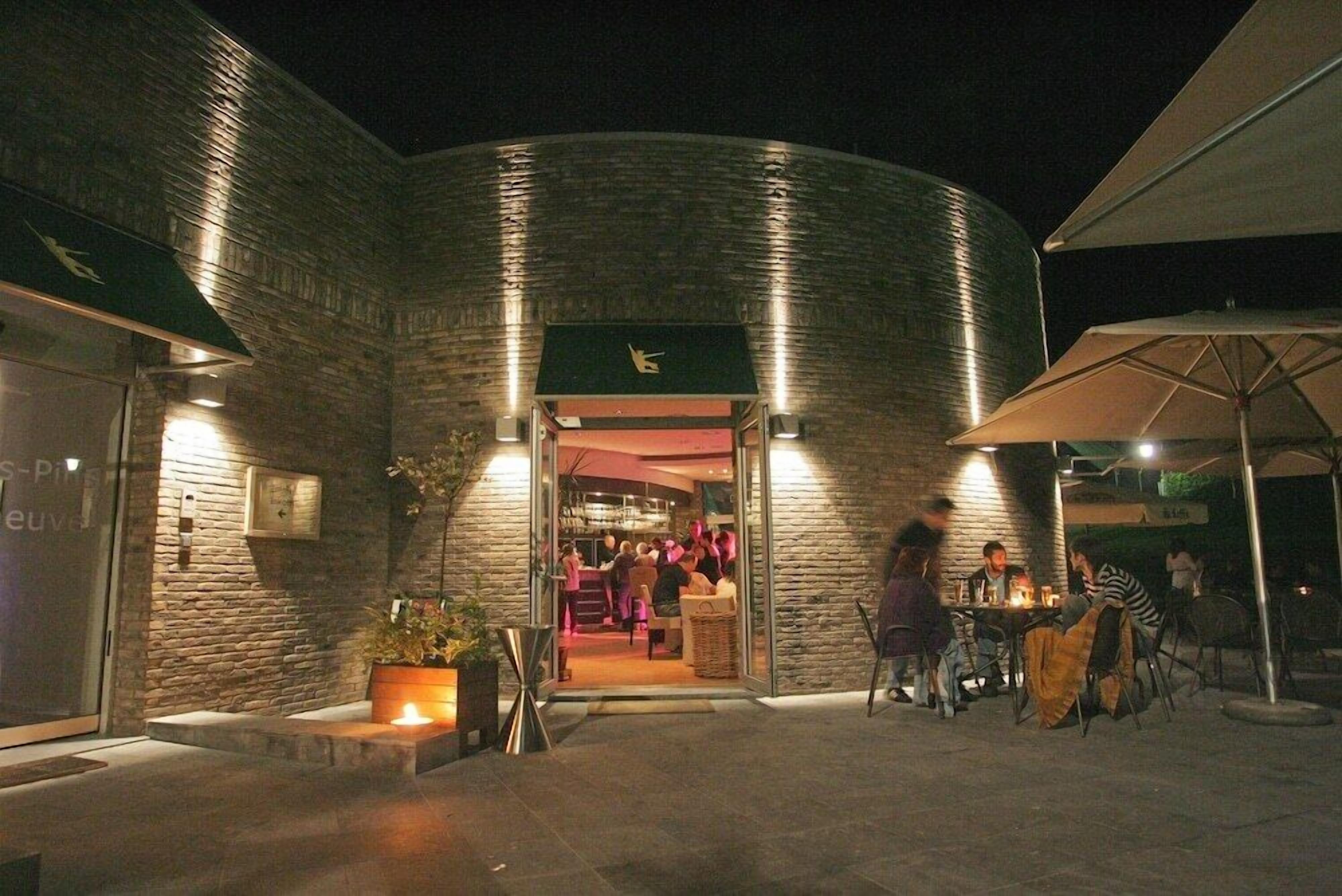 Tempat makan outdoor