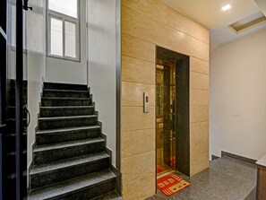Apartamento de lujo, vistas a la ciudad | Vestíbulo