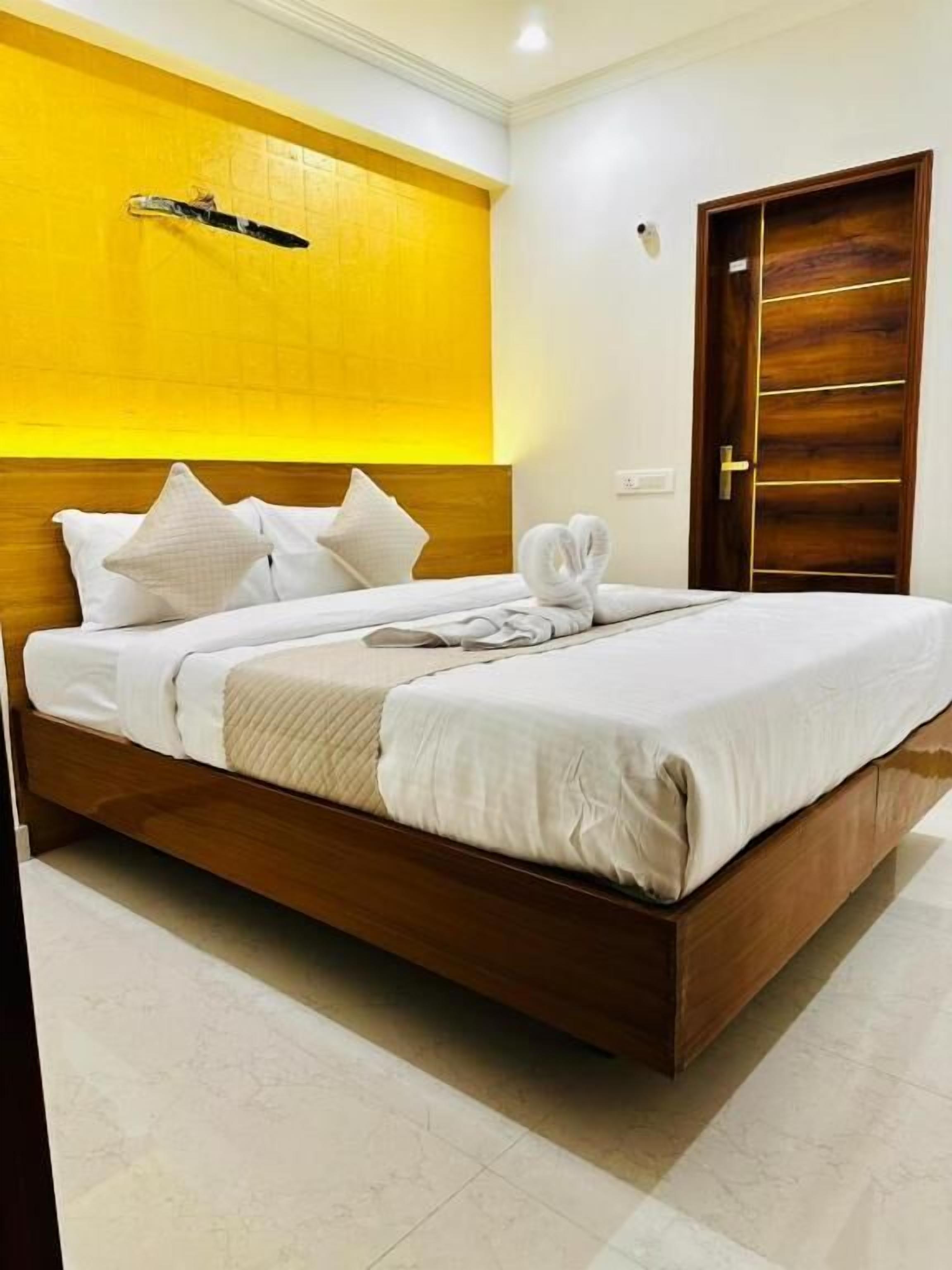 Deluxe Double Room, Balcony, City View