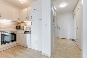 Fridge, microwave, oven, stovetop - Strandburg Sea Idyll with Stunning Ocean View (Fehmarn)