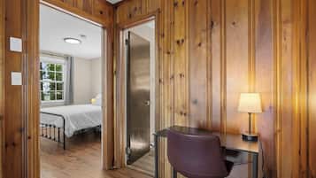 2 bedrooms, desk, free WiFi, bed sheets
