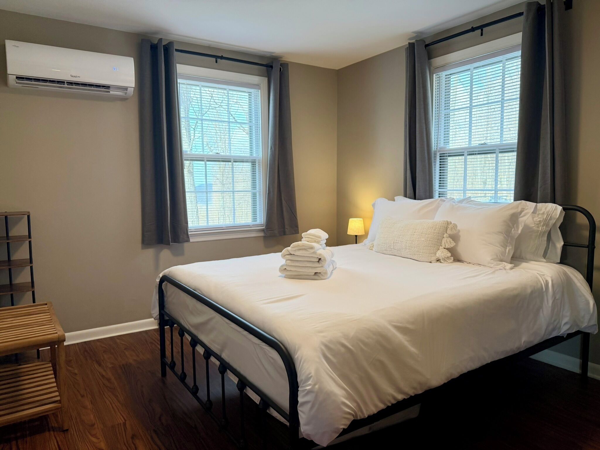 2 bedrooms, desk, free WiFi, bed sheets