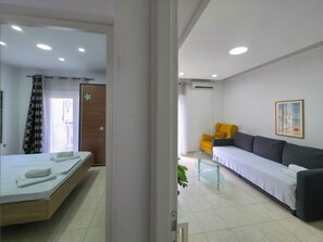 Room - PETRAKIS Apartment by SDR (Paralia)