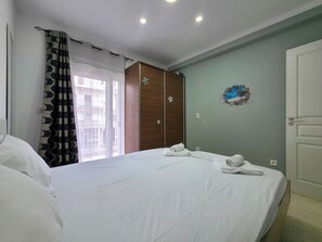 1 bedroom, WiFi, bed sheets - PETRAKIS Apartment by SDR (Paralia)