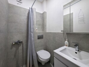 Bathroom - PETRAKIS Apartment by SDR (Paralia)