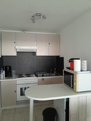 Private kitchen - Studio Remblai Sables d'Olonne facing the sea (sleeps 3 to 4) (Les Sables-d'Olonne)