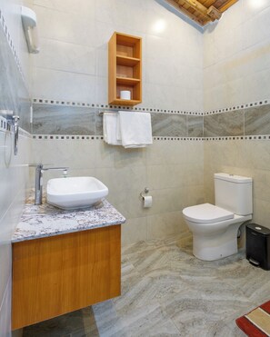 Family Cottage | Bathroom
