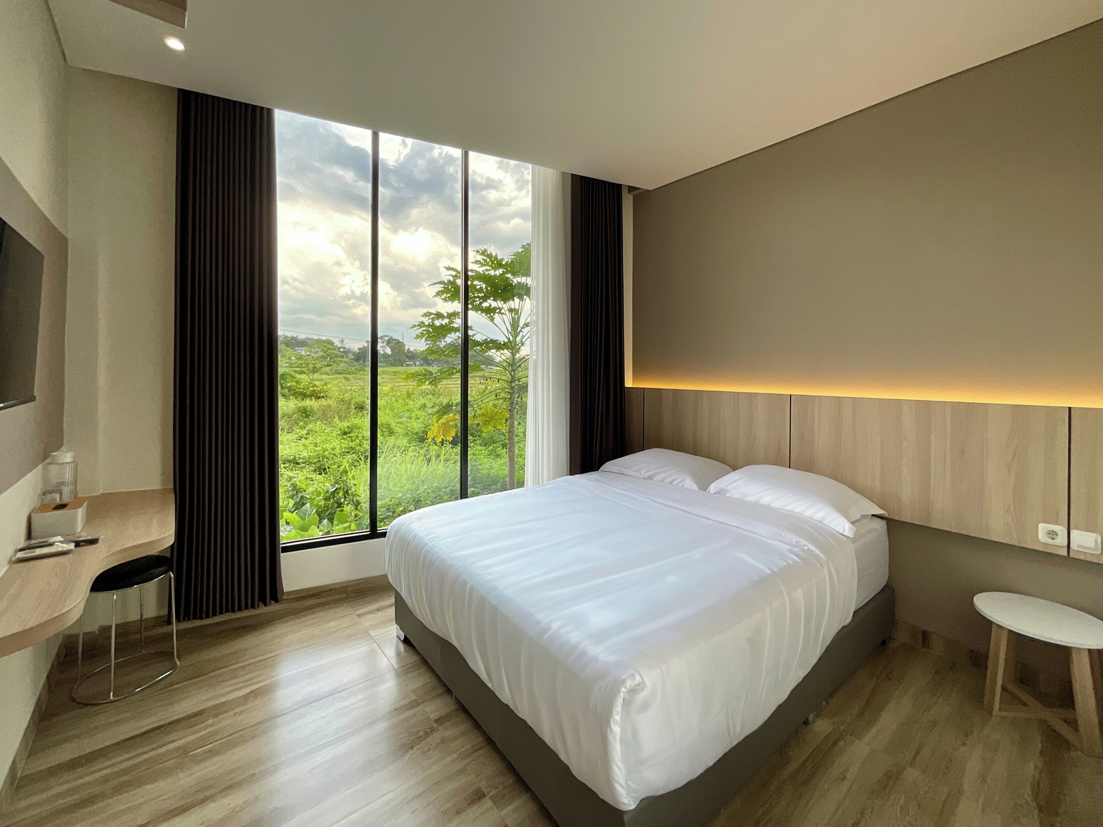 Comfort Room, City View