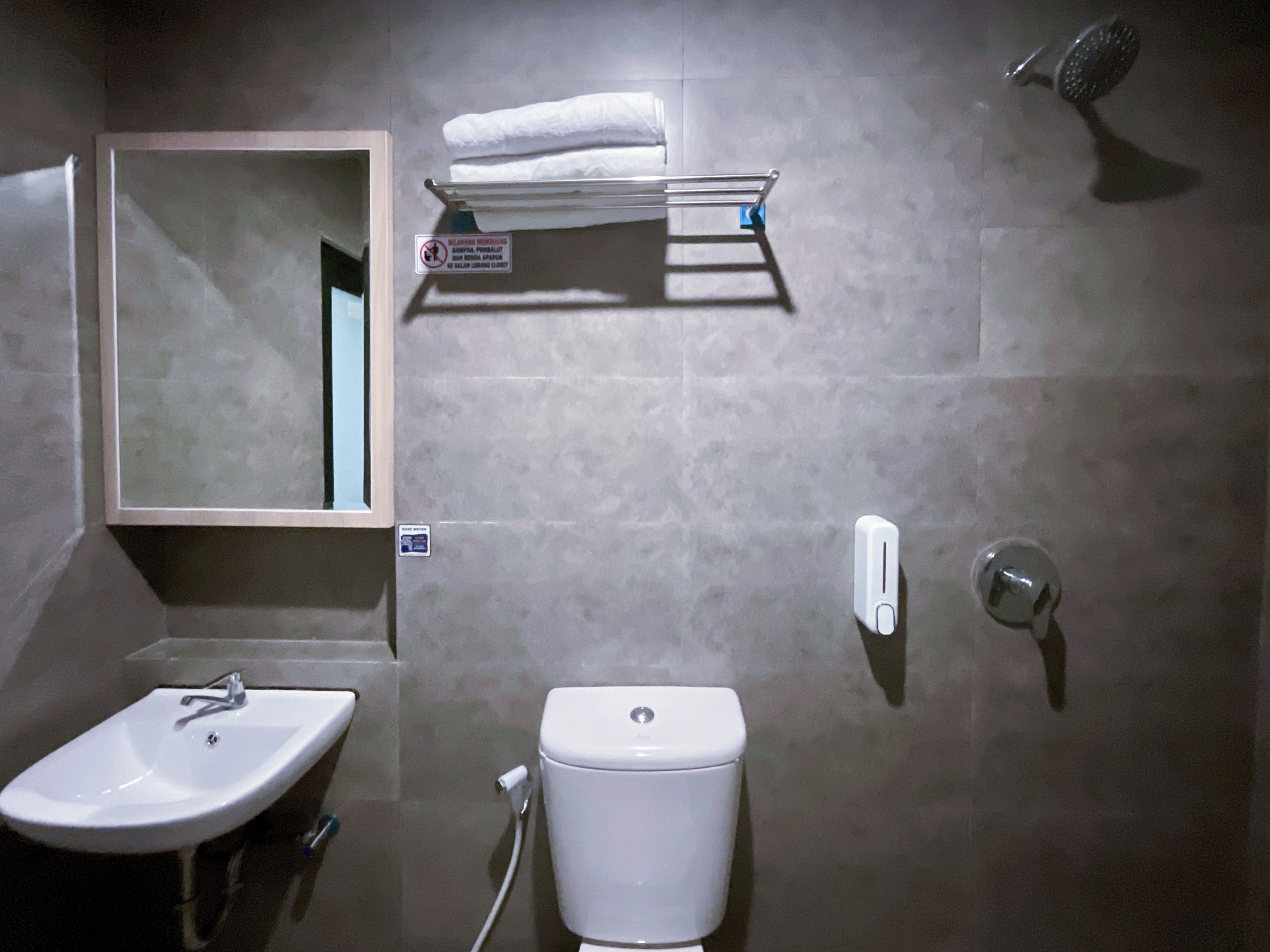 Comfort Room, City View | Bathroom