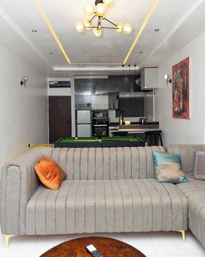 Apartamento familiar, balcón, vistas a la ciudad | Zona de estar