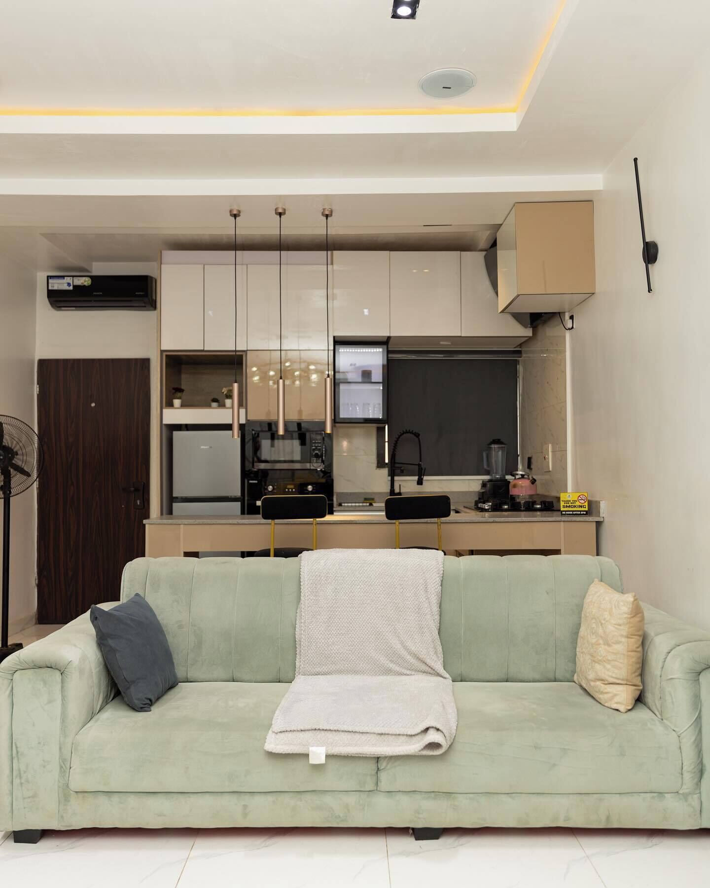 Apartamento família, sacada, vista para a cidade | Área de estar