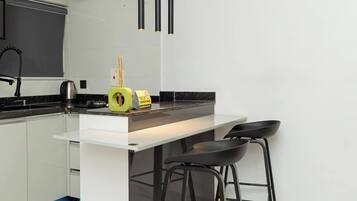 FamiljelÀgenhet - balkong - utsikt mot staden | Eget kök