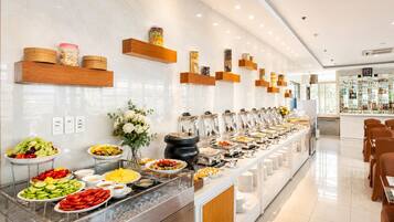 Daily buffet breakfast for a fee