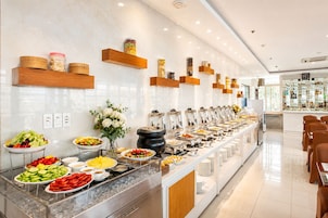 Café da manhã com buffet todos os dias mediante uma taxa