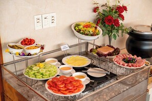 Desayuno buffet todos los días (con cargo)