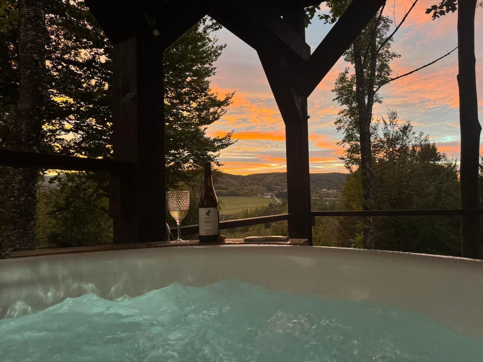 Outdoor spa tub