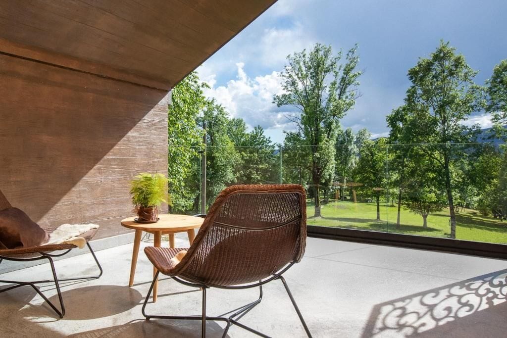 Habitación doble Deluxe, vista a la colina | Terraza o patio