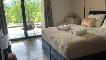 Deluxe-Doppelzimmer, Hügelblick | Zimmersafe, Schreibtisch, Verdunkelungsvorhänge, kostenloses WLAN