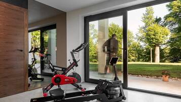 Deluxe-Doppel- oder -Zweibettzimmer, Bergblick | Fitnessbereich