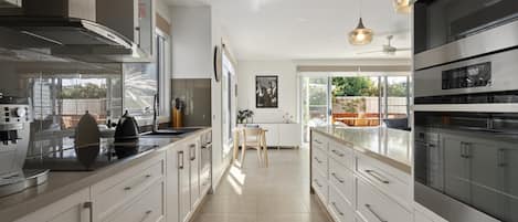 Cookware/dishes/utensils