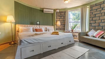 Deluxe Villa | In-room safe, iron/ironing board, free WiFi
