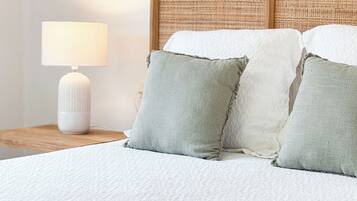 4 bedrooms, iron/ironing board, free WiFi, bed sheets