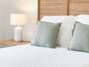 4 bedrooms, iron/ironing board, Internet, bed sheets