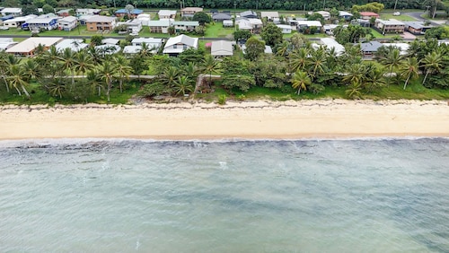 Salty Lodge - Beach Front Paradise