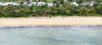 Salty Lodge - Beach Front Paradise