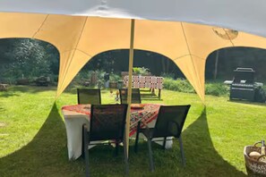 Outdoor dining - Private Forest Retreat + Sauna + BBQ (Čmelíny)