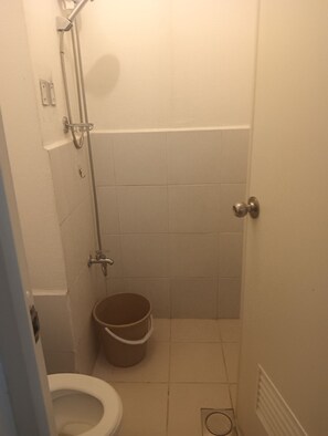 Kamar Double Standar, pemandangan kota | Kamar mandi