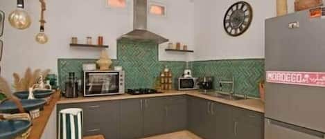Fridge, microwave, oven, cookware/dishes/utensils