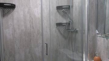 Studio, 1 Bedroom, City View | Bathroom