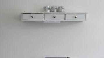 Studio, 1 Bedroom, City View | Dining